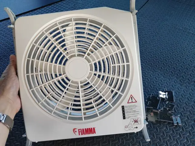 FIAMMA ターボキット 12V ハイエース車中泊 扇風機(換気扇)