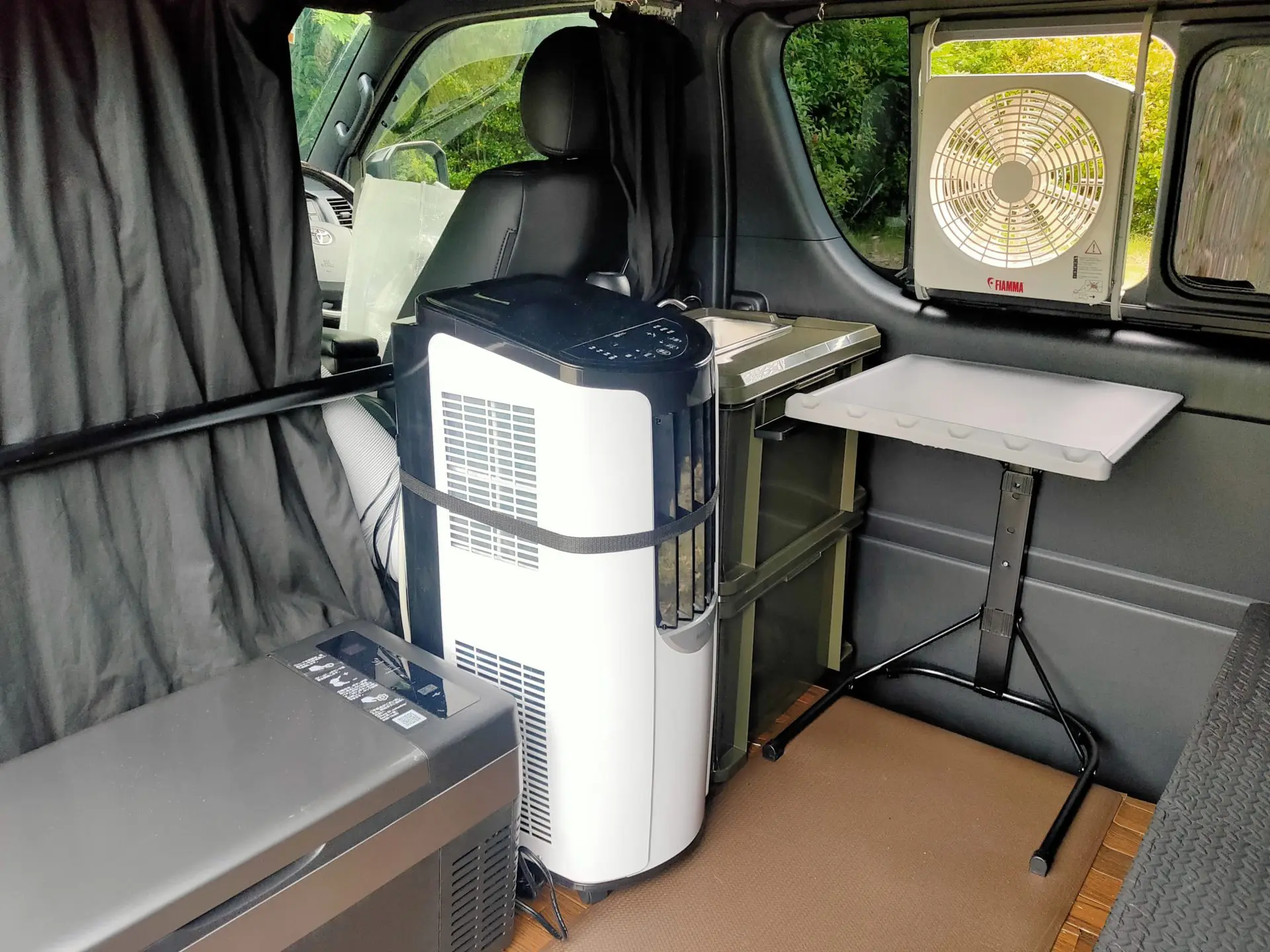 ハイエース Diy車中泊仕様 レイアウト紹介 一番楽 一番快適 55hiace くるま旅 車中泊 とハイエース